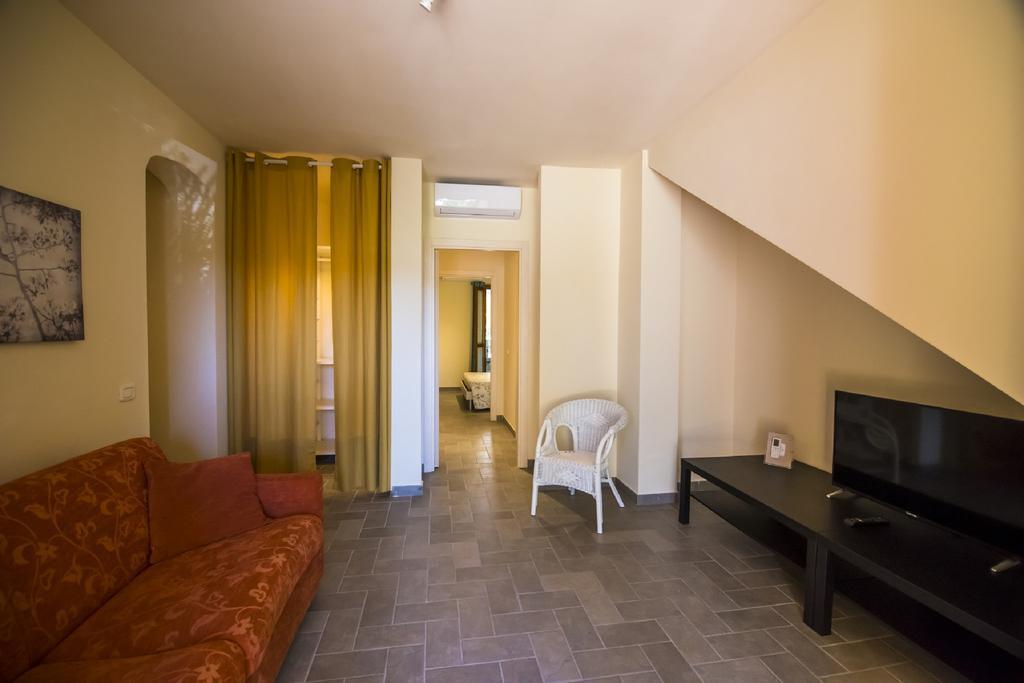 Appartamenti E Affittacamere Le Due Ruote Alberese Exterior foto