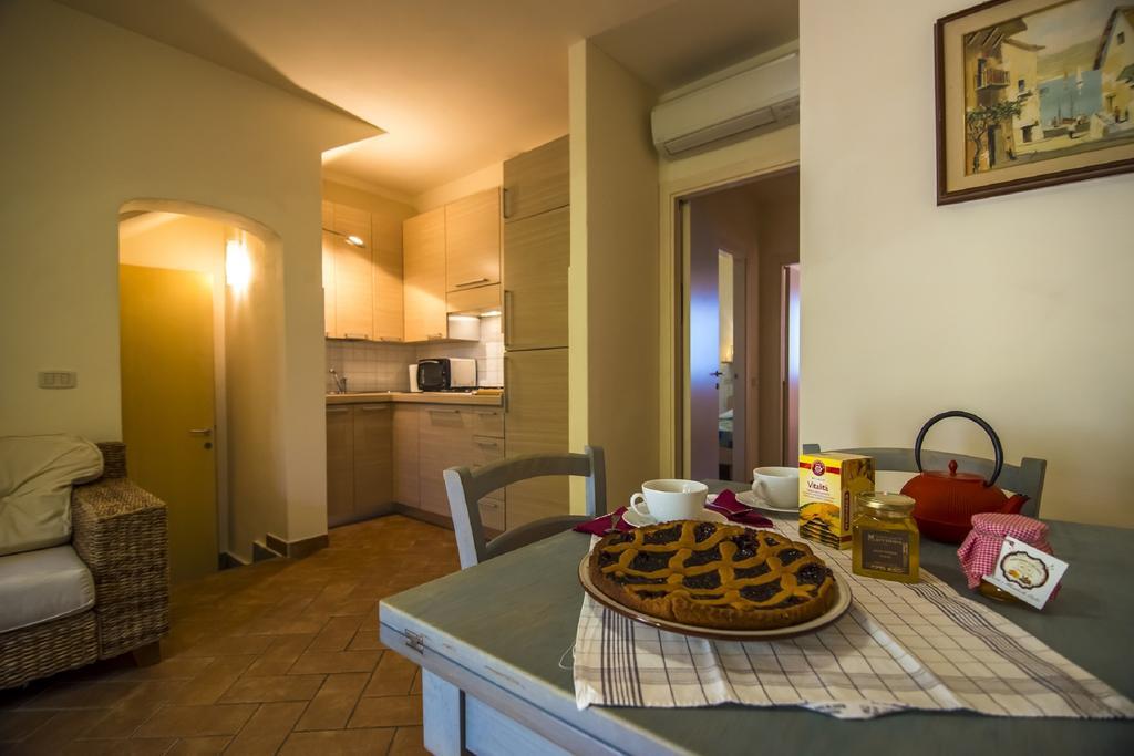 Appartamenti E Affittacamere Le Due Ruote Alberese Exterior foto